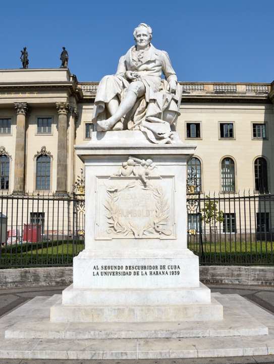 Alexander von Humboldt vor der Humboldt-Universität.