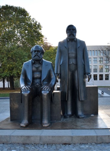Marx-Engels-Forum am Roten Rathaus.