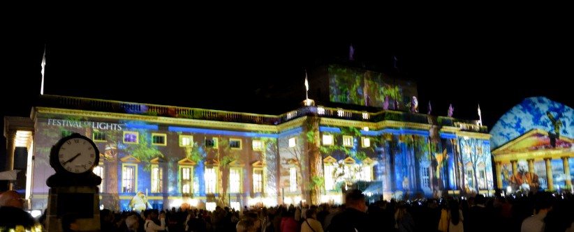 Festival of Lights am Bebelplatz - Deutsche Staatsoper und St. Hedwigs-Kathedrale - Oktober 2018.