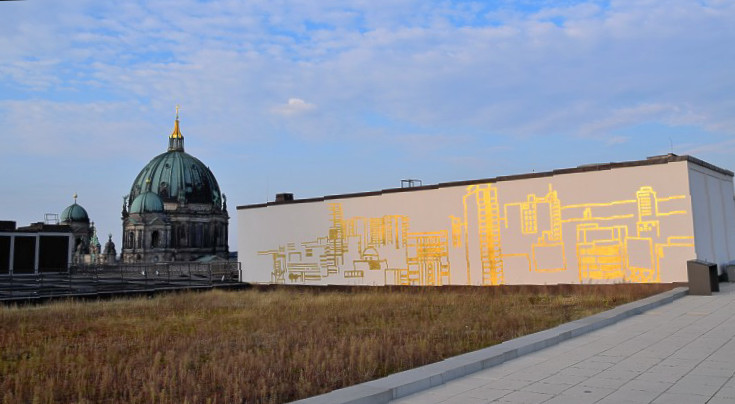 Silhouette von Mexico Stadt aus Blattgold auf der Dachterrasse Berliner Schloss.