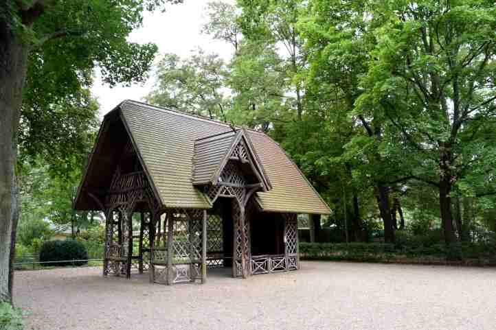 Teehaus im Park am Schloss Biesdorf.