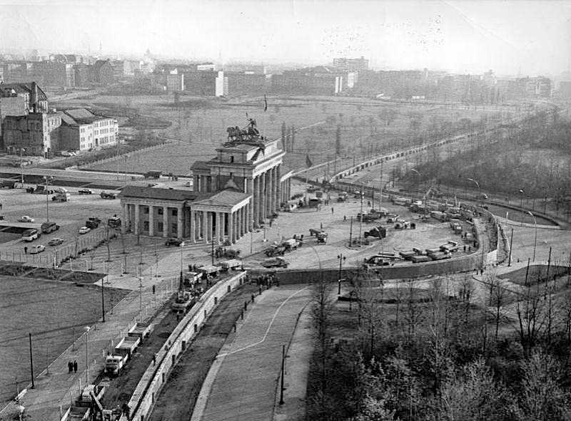 Brandenburger Tor, DDR Mauerbau 13. August 1961.