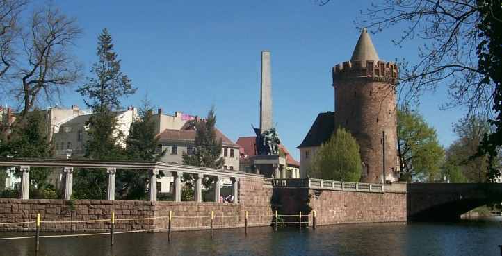 Steintorturm und Sowjetisches Ehrenmal in Brandenburg an der Havel
