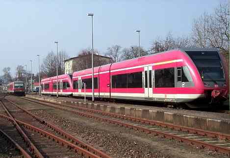 Bahnhof Rheinsberg - neue Regionalzuege - März 2005