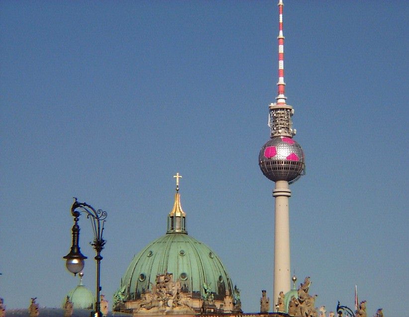 Berliner Dom und Fernsehturm (Telespargel). 