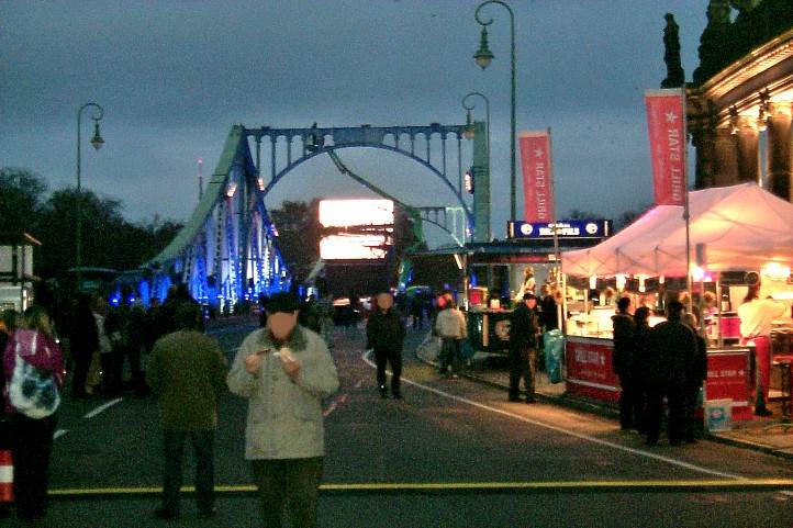 Bürgerfest an der Glienicker Brücke, 20 Jahre nach dem Mauerfall.