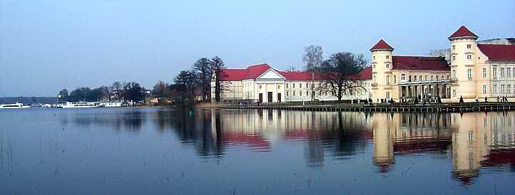 Kavalierhaus und Schloss Rheinsberg am Grienericksee
