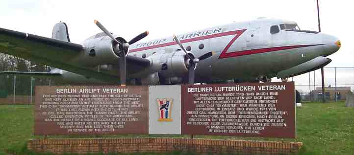 Luftbruecken Veteran C-54  Skymaster