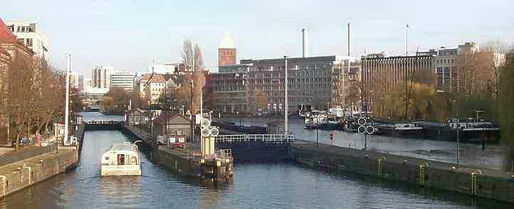 Muehlendammschleuse und Historischer Hafen in Berlin-Mitte