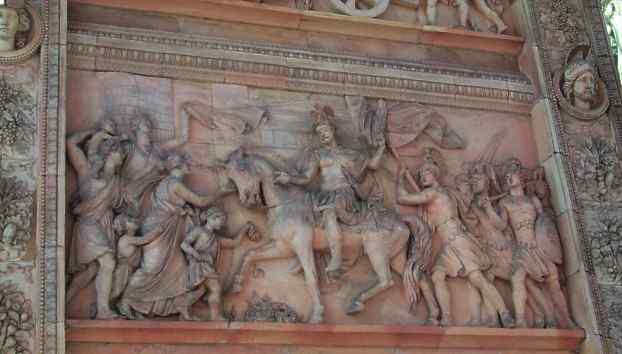 Relief am Triumphtor des Weinberggartens in Potsdam