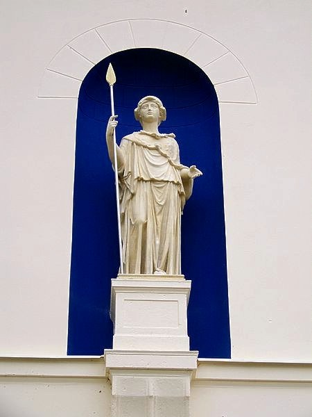 Skulptur Minerva _ Villa Schöningen, Glienicker Brücke in Potsdam.