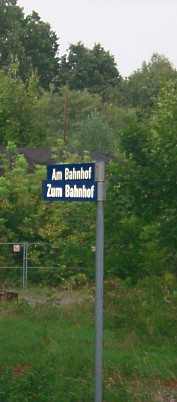 Straßenschild Zum Bahnhof Groß Behnitz bei Nauen
