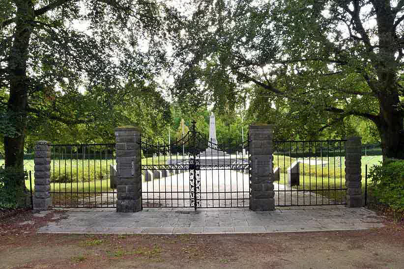 Der Eingang zum italienischen Soldatenfriedhof in Stahnsdorf.