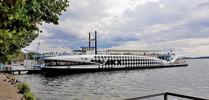 "MS Moby Dick" im Tegeler Hafen.