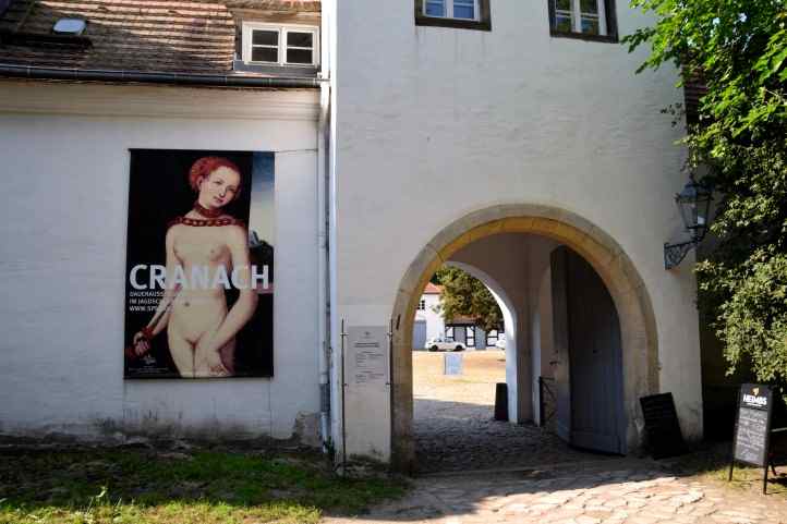 Durchgang zum Schlosshof - Daueraustellung Cranach.