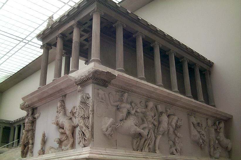 Die rechte Flügelwange des Pergamon-Altars.