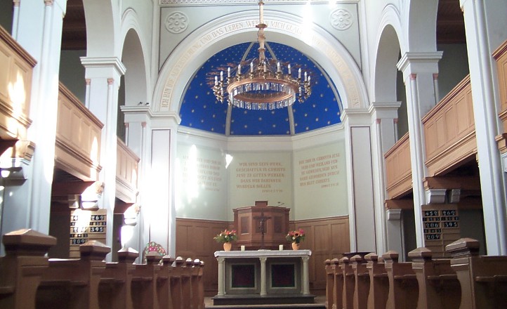 Altar in der Dorfkirche von Caputh