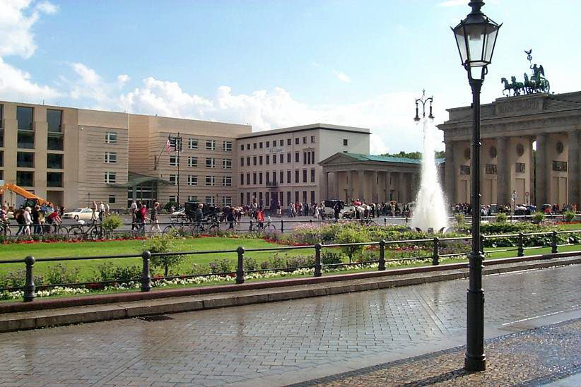 US-Botschaft in Berlin am Brandenburger Tor.