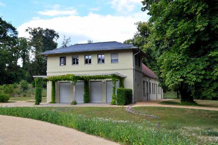 Gärtnerhaus unterhalb des Parks der Villa Henckel in Potsdam.
