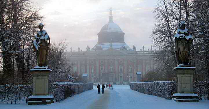 Blick zum Neuen Palais im Winter