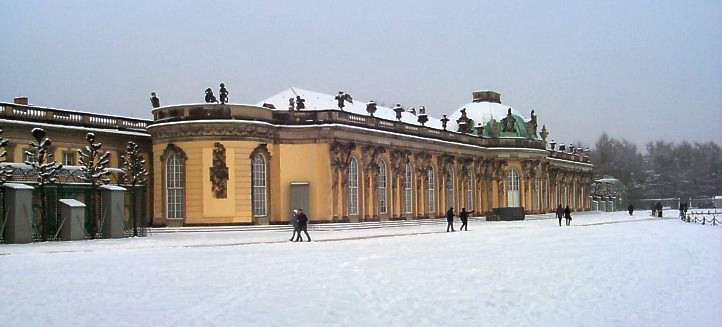 Schloss Sanssouci im Winter.