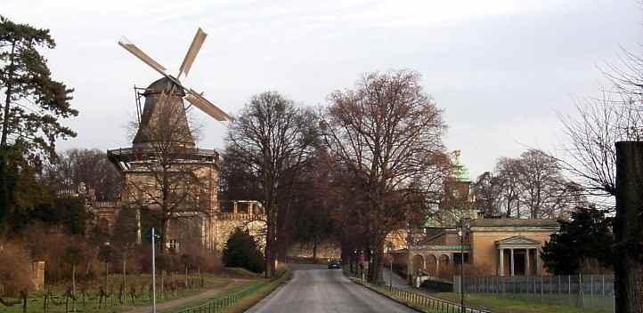 Historische Mühle und Neue Kammern an der Maulbeerallee in Potsdam