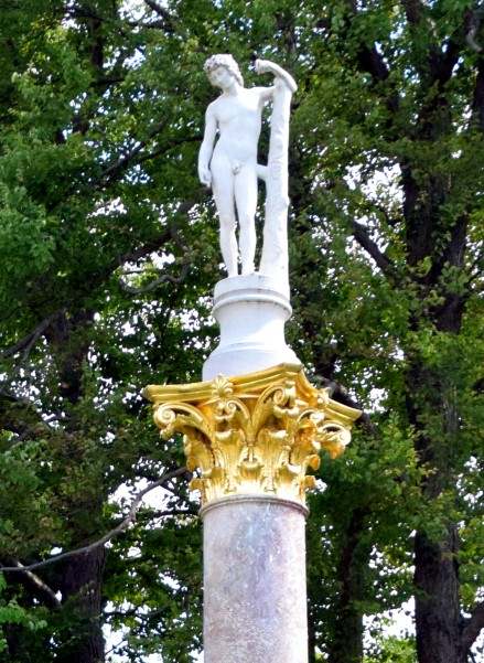  Bacchant auf 11 Meter hohe Säule im Gartenpaterre von Sanssouci.