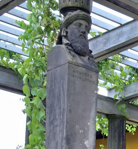 Bacchus der Weintrinker, Herme als Dachträger für die Weinlaube der Römischen Bäder.