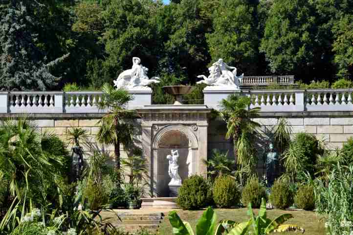 Das Ensemble der Balustrade im Sizilianischen Garten.