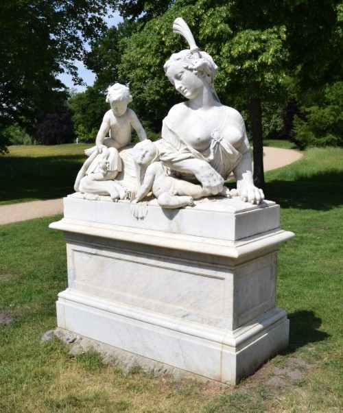 Westliche Sphinx im Park Sanssouci.