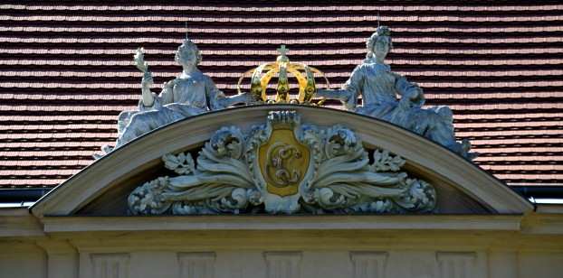 Initialien Königin Elisabeth Christine am Schloss Schönhausen.