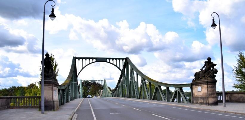 Zentauren an der Glienicker Brücke - Brückenkopfzufahrt von Berlin.