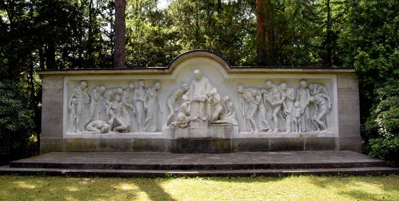 Wahrzeichen des Sdwestkirchhofs Stahnsdorf ist das groe Christus-Denkmal