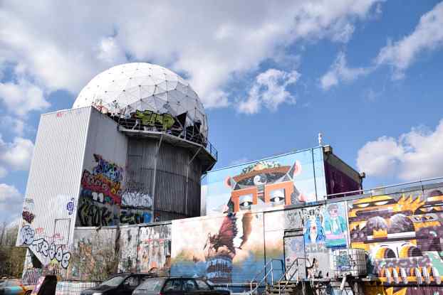Verwahrloste Radarstation auf dem Teufelsberg in Berlin