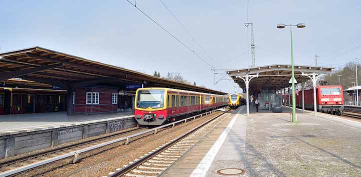Bahnsteige vom Bahnhof Berlin Wannsee