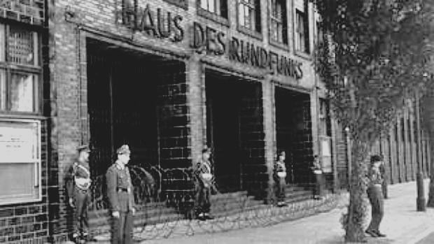 Abriegelung "Haus des Rundfunks" 1952 durch die britische Alliierte.