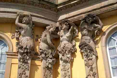 Bacchantenhermen am Schloß Sanssouci
