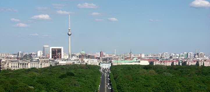Blick 2001 nach Berlin-Mitte von der Siegessaeule.