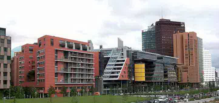 Futuristisch - DaimlerChrysler Gebäude am Potsdamer Platz