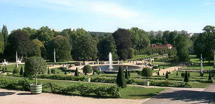 Große Fontäne im Französischen Rondell im Gartenparterre Park Sanssouci