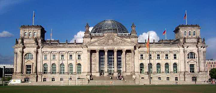 Reichstagsgebäude am Platz der Republik - Westportal
